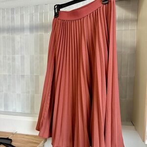 Pleated Midi Skirt Medium